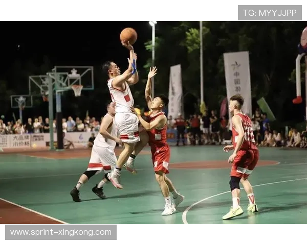 足球球星跨界篮球技艺探秘他们在篮球场上的表现如何